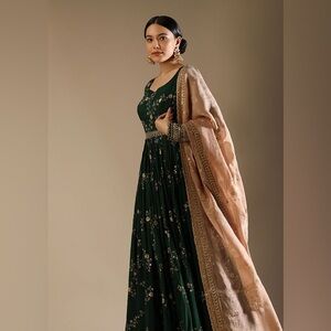 Beautiful two piece dress , it’s very comfortable and designed very beautifully